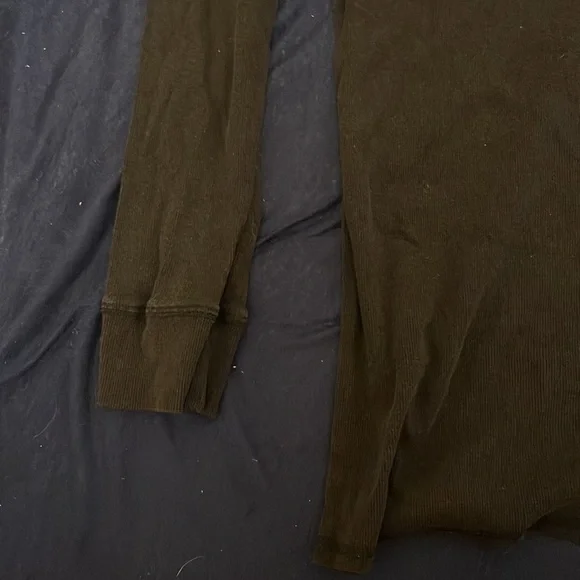 Black Long Sleeve Forever 21 Men’s shirt - Picture 2 of 4